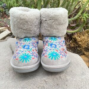 UGG Embroidery Boots Women’s 7 Gray